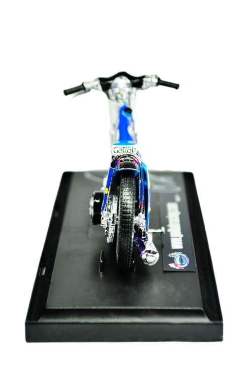 replika-motocykla-gollobracing-01-sgp2011-bok.png