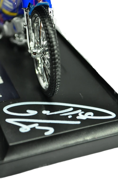 replika-motocykla-gollobracing-02-sgp2010-na-podstawce.png