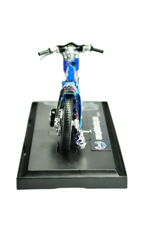 replika-motocykla-gollobracing-02-sgp2010-bok.png