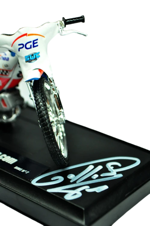 replika-motocykla-gollobracing-04-swc2011-front.png