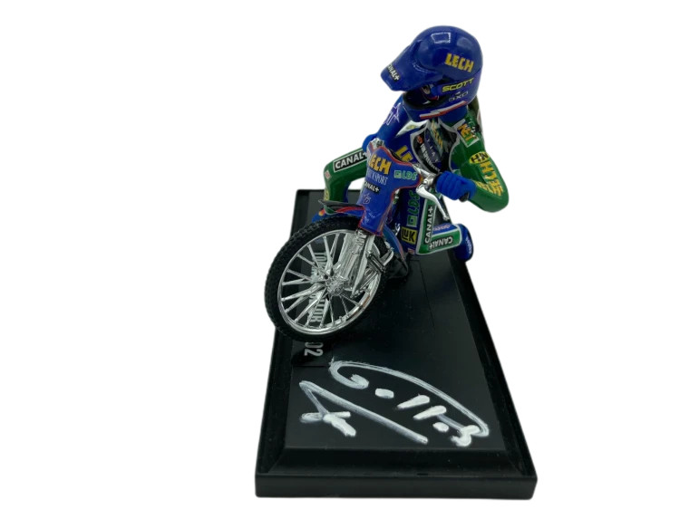 figurka-gollobracing-01-sgp2002-lewy-bok.png