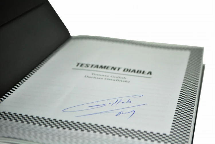 ksiazka-gollob-testament-diabla-autograf-srodek.jpg